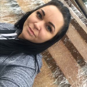 Meet your Posher, Vanessa